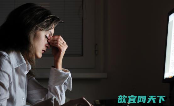 熬夜眼袋严重 9个小方法可以帮你恢复迷人的双眼