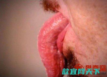 　　世界最长舌：英国长舌男舌长9.8厘米